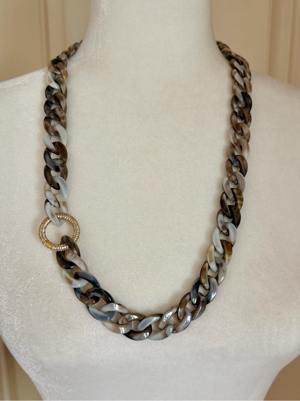 Chunky Tortoiseshell-Link Necklace with Gold Clasp